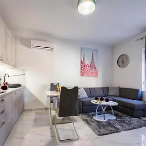 Luxury Old Apartament